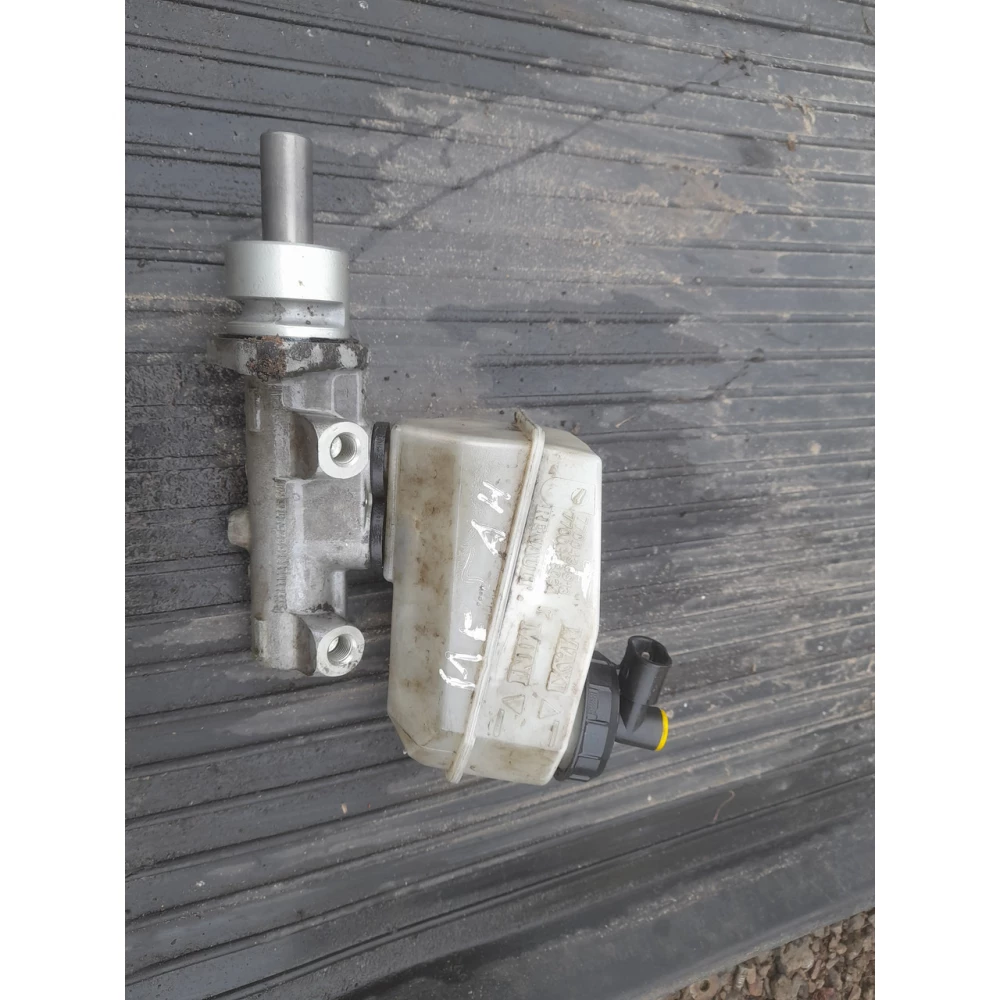 7700436913 главный  тормозной цилиндр Renault Megane 1