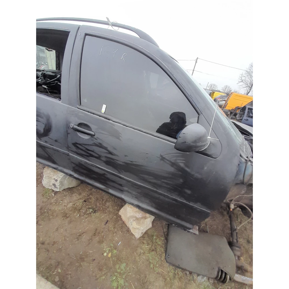 Передняя правая дверь Vw Golf 4
