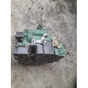 Изображение товара -  Правый  замок двери Vw Golf 4 Pa66GF30