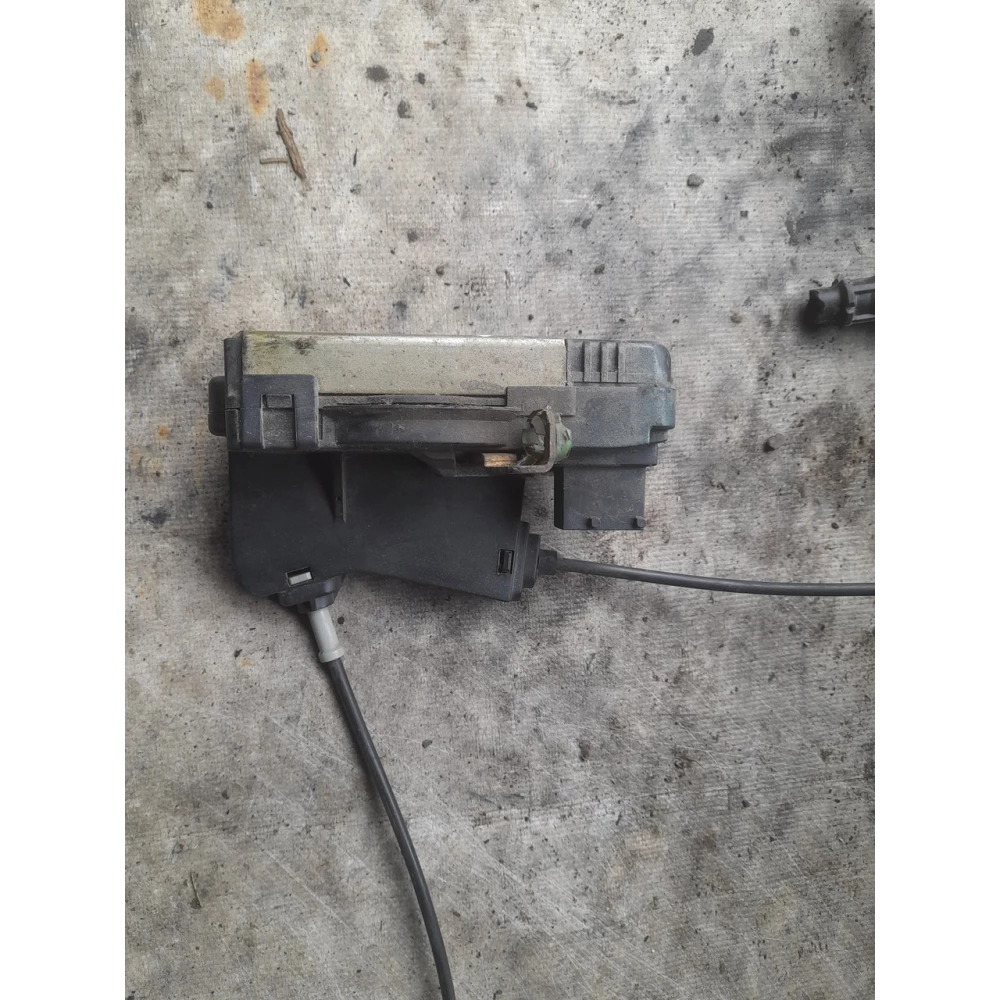 90561154 передний  правый  замок девери Opel Astra G