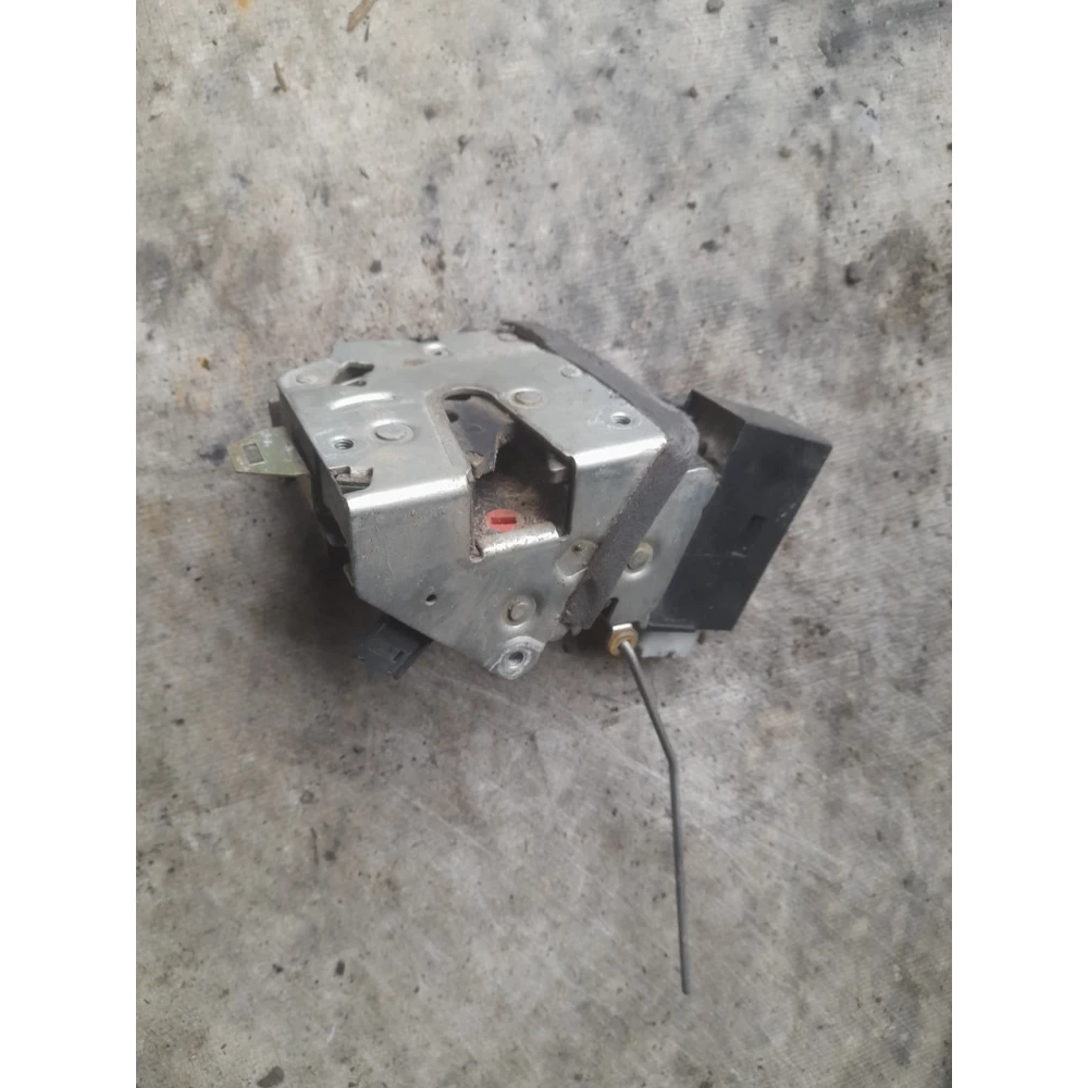 8352165 замок передней правой  двери Bmw E39