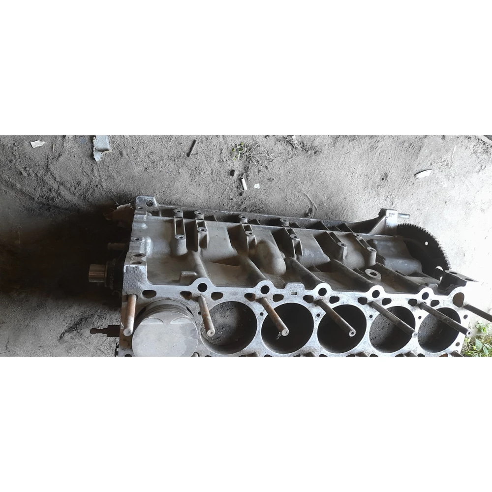 1748450 Блок циліндрів двигуна BMW E39 520i M52B20