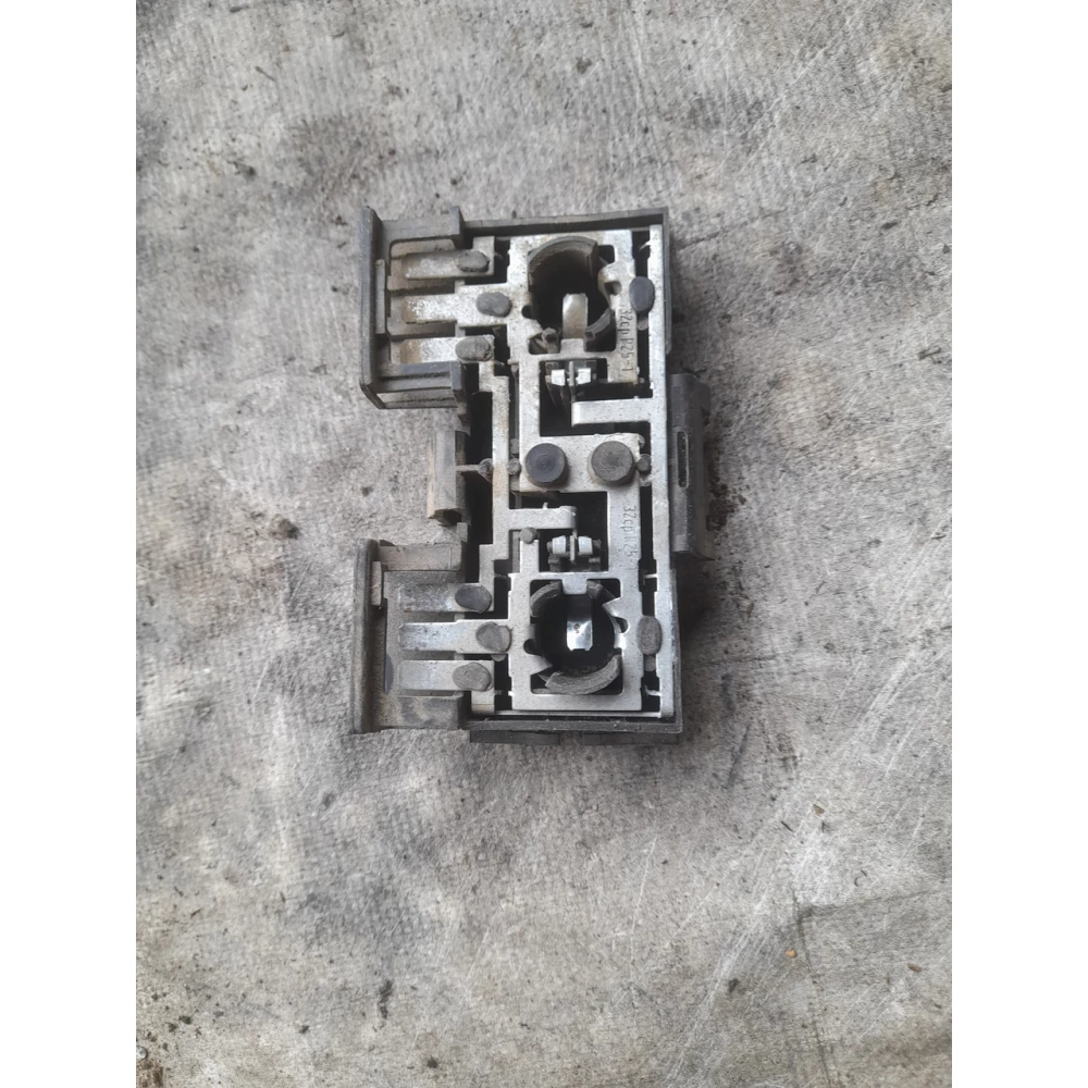 321945259 плата заднего правого фонаря Vw Passat B2 хетчбек