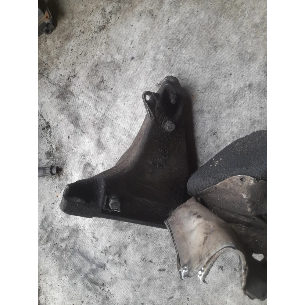 8D0199308F правый кронштейн крепления двигателя Ауди А4В5