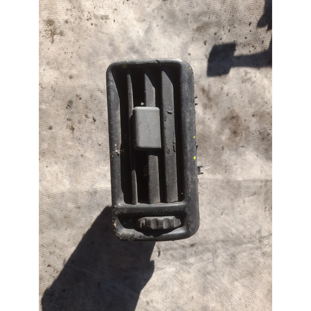 90227837 дефлектор Opel Vectra A  левый