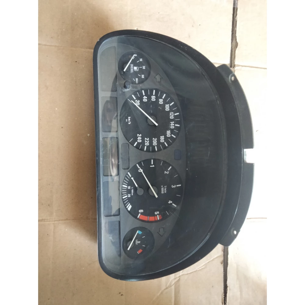 62.11-8375898 приборная панель BMW E39 2.5 tds