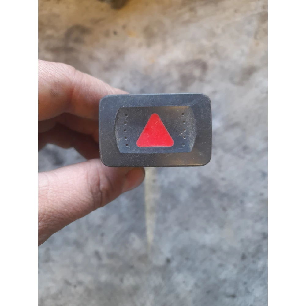 99530054601 кнопка аварийки Vw Golf 4