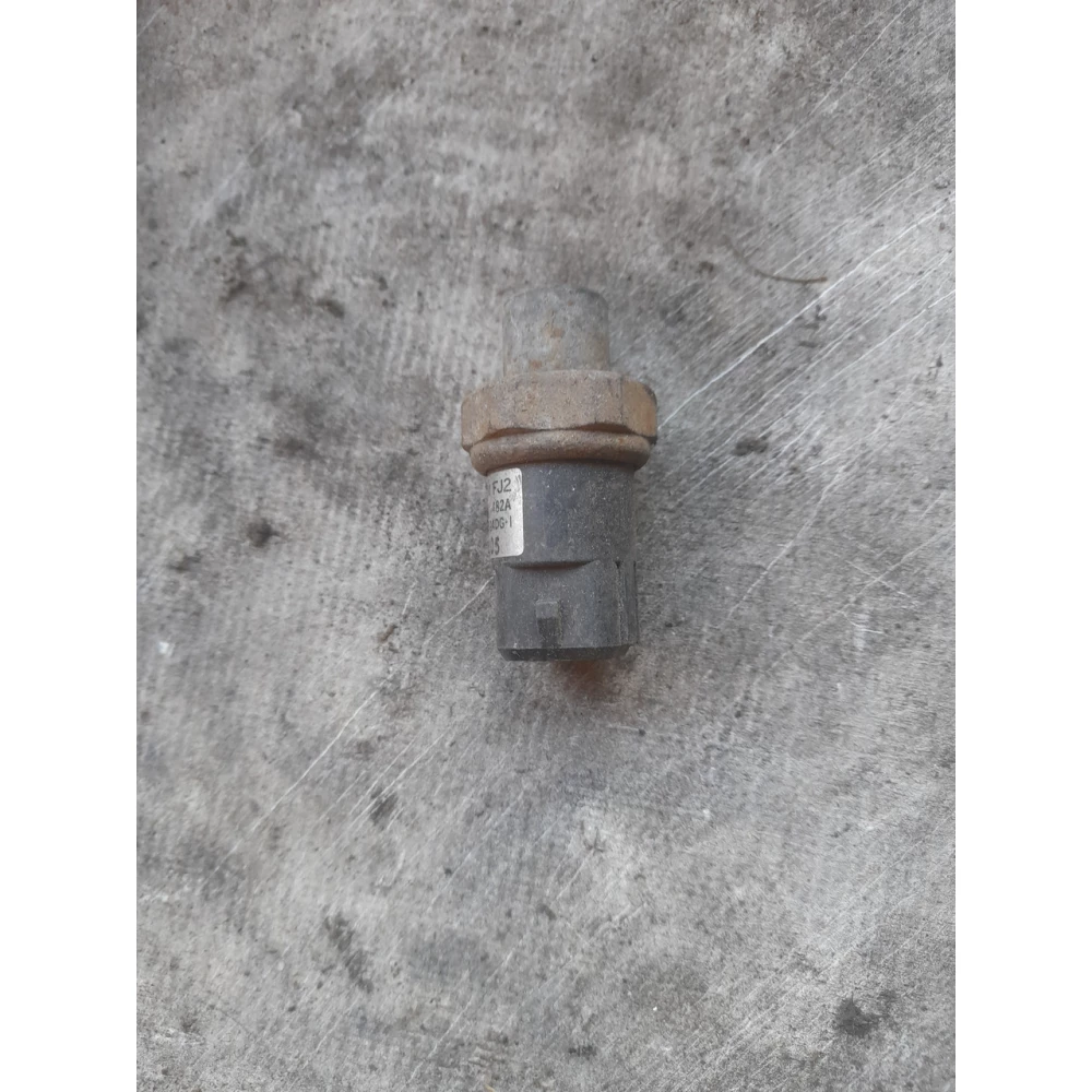 8d0959482a датчик давления  кондиционера Ауди А6с5