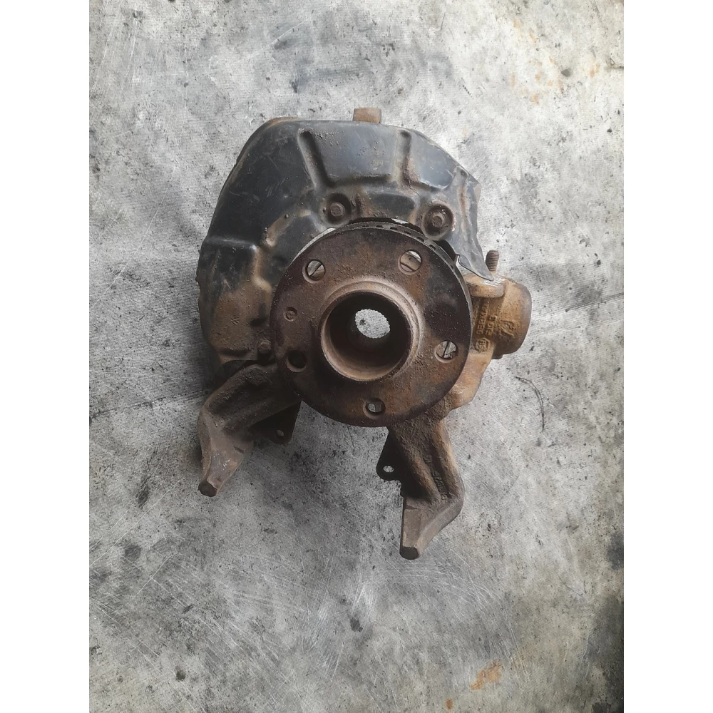 1j02360 правый  поворотний кулак Vw Golf 4