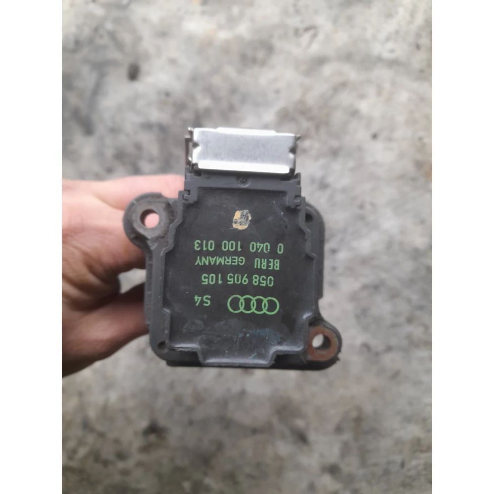 058905105 котушка зажигания Audi A4B5 1.8
