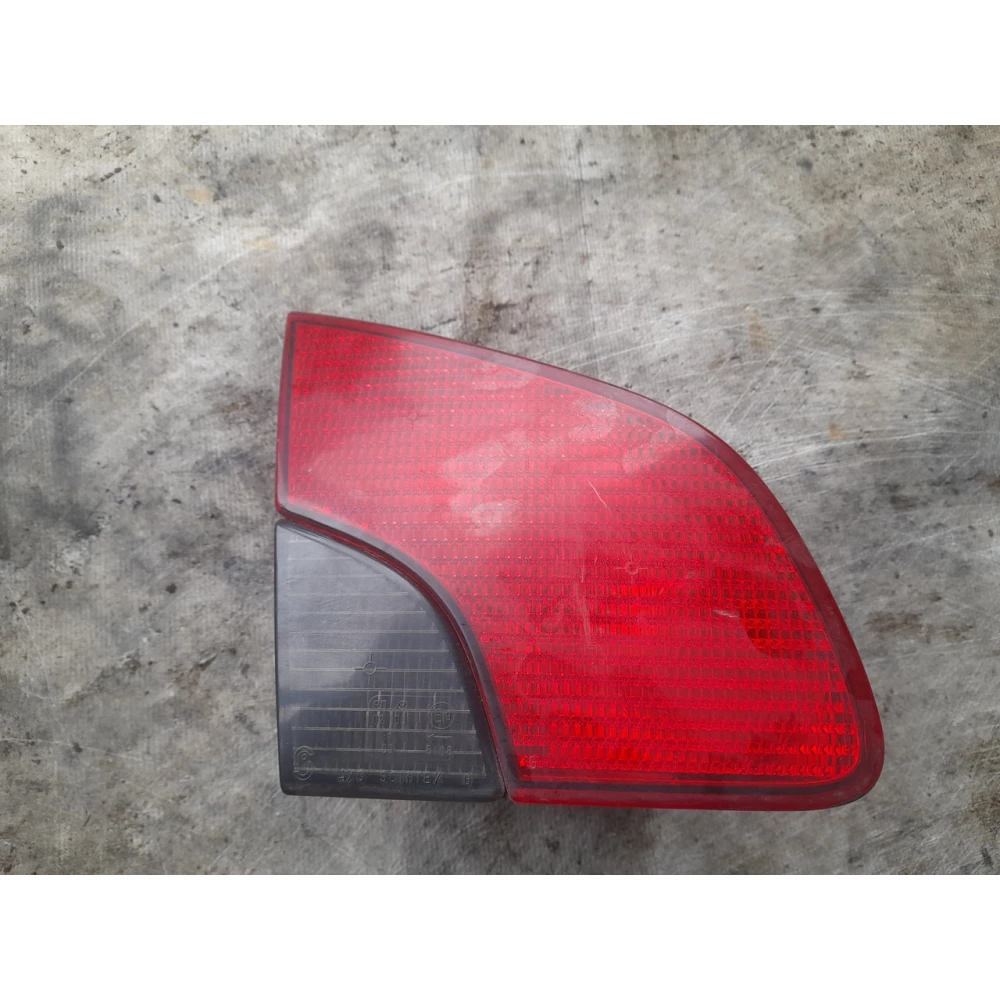24a002 задний левый фонарь Peugeot 406