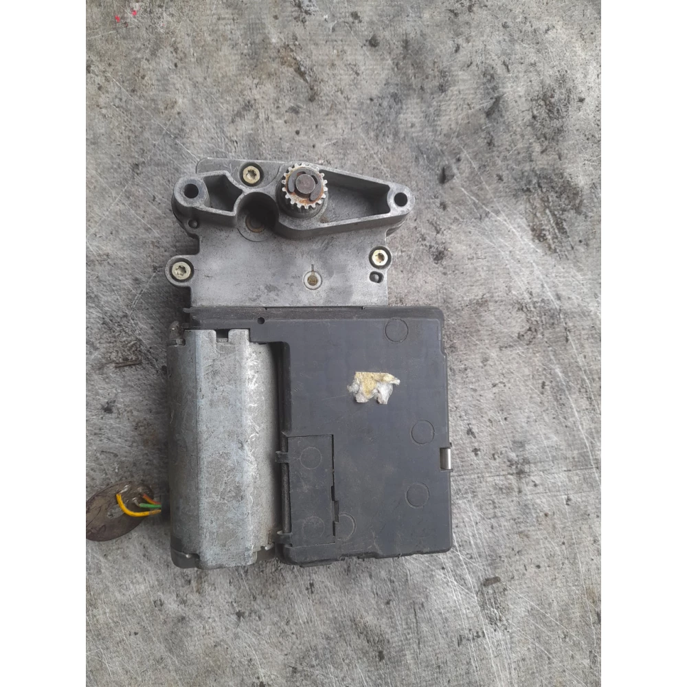 Моторчик привода люка Audi A4 B5 8D0959591