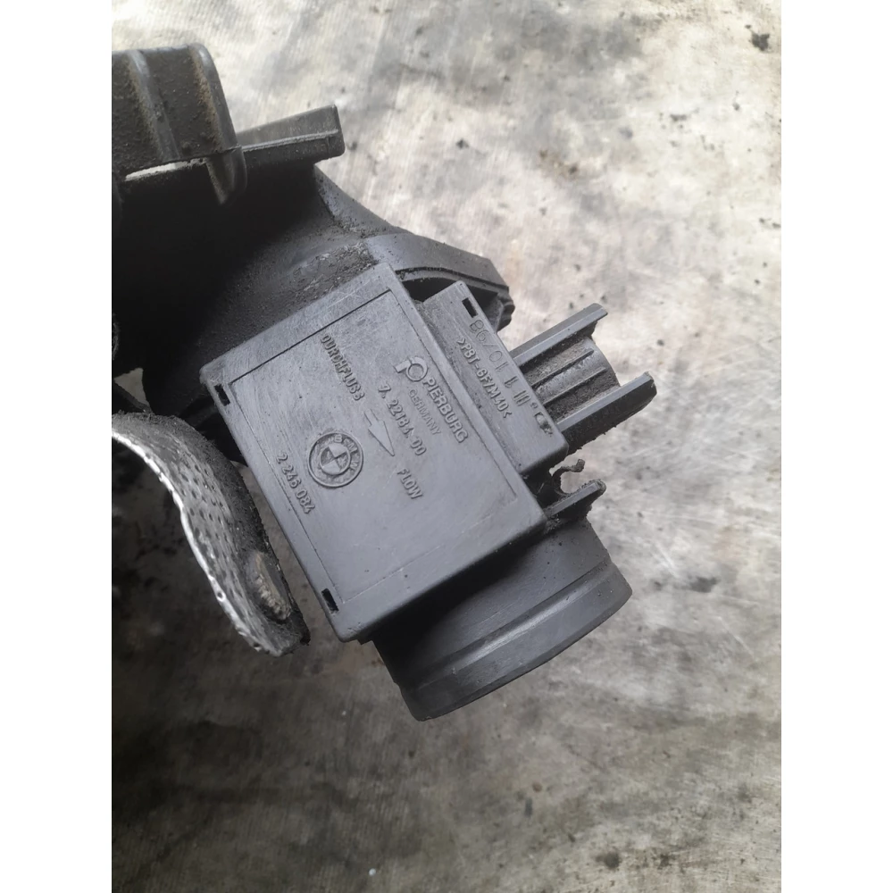 2246084 розходомер воздуха  BMW E39