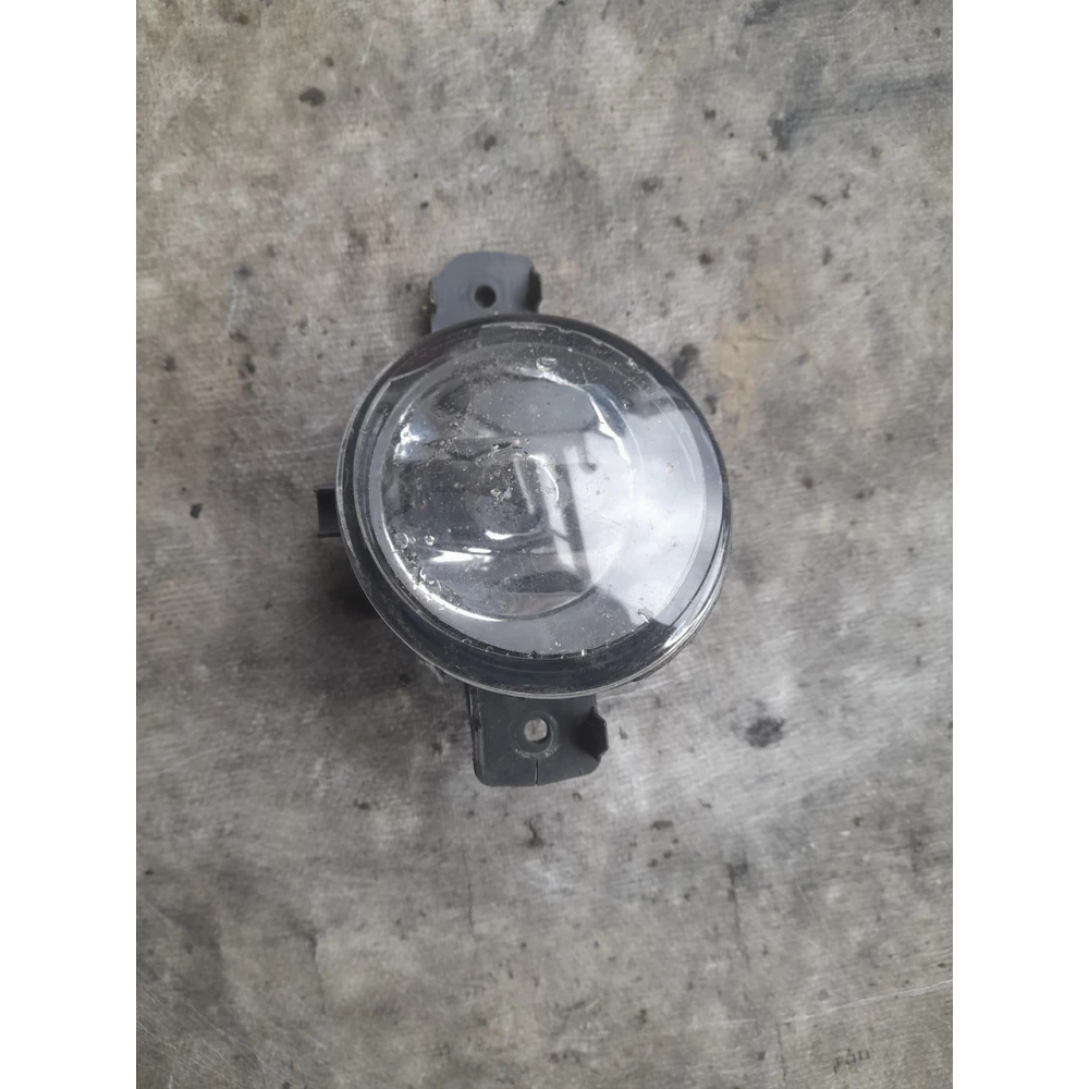89402500 правая противотуманная фара  Nissan Rogue