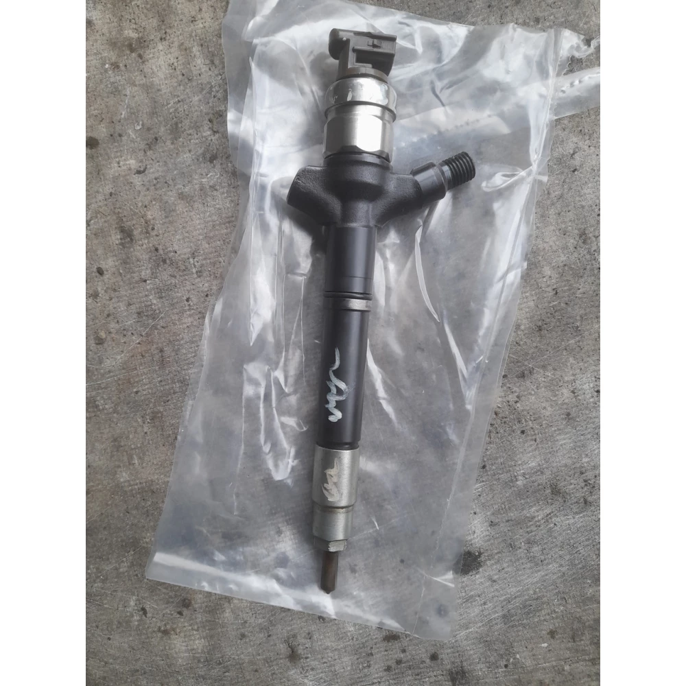 2367027030 Форсунка электр 2.0 Diesel Toyota RAV-4 II 2000-2005