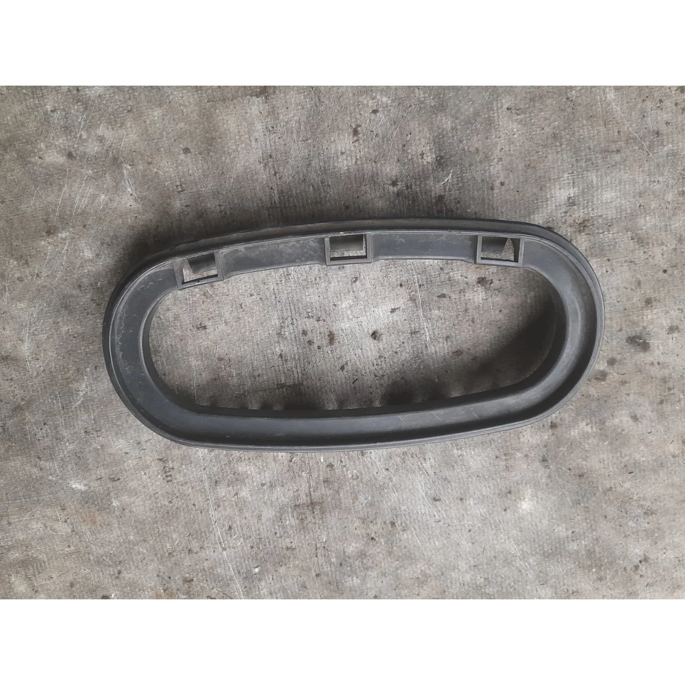 64318378627 кронштейн  воздухозаборника Bmw E39