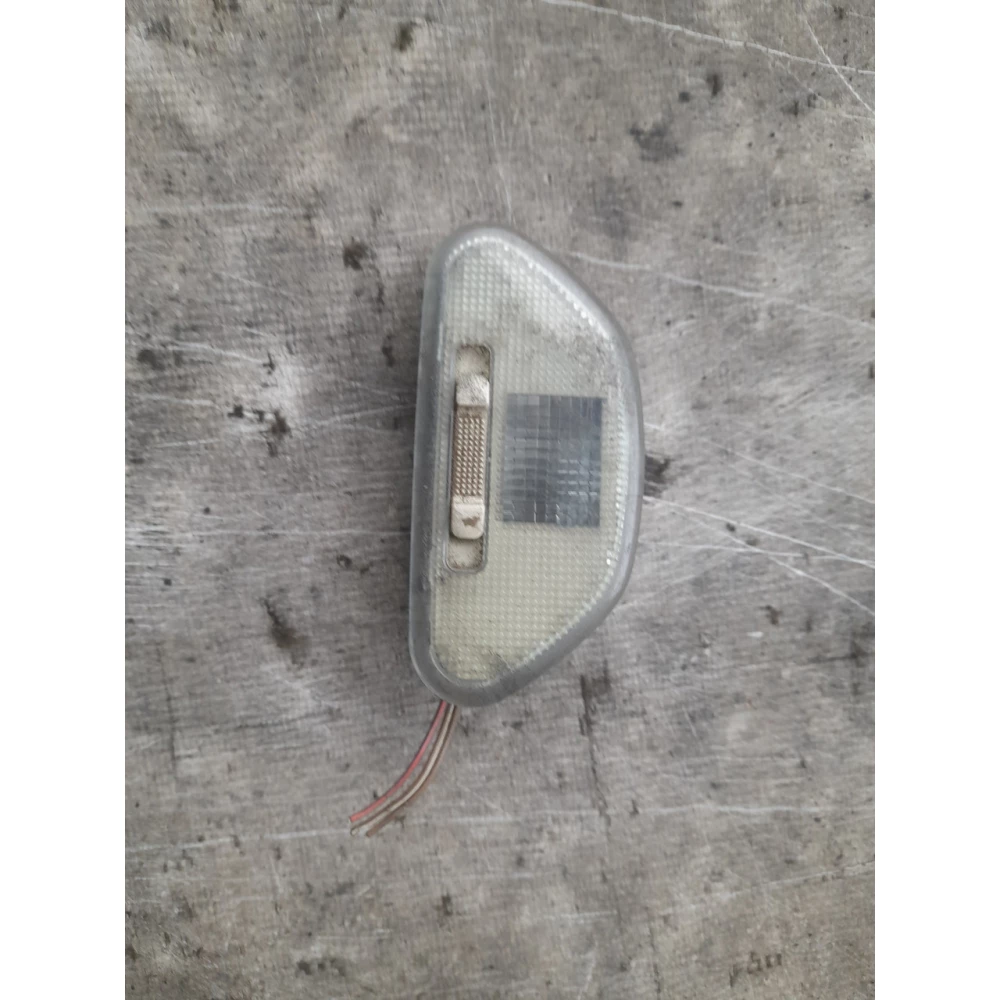 8d9947112 плафон подсветки  салона Audi A4B5