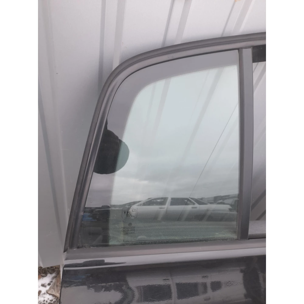 43r00048 заднее правое скло двери Vw Golf 5+