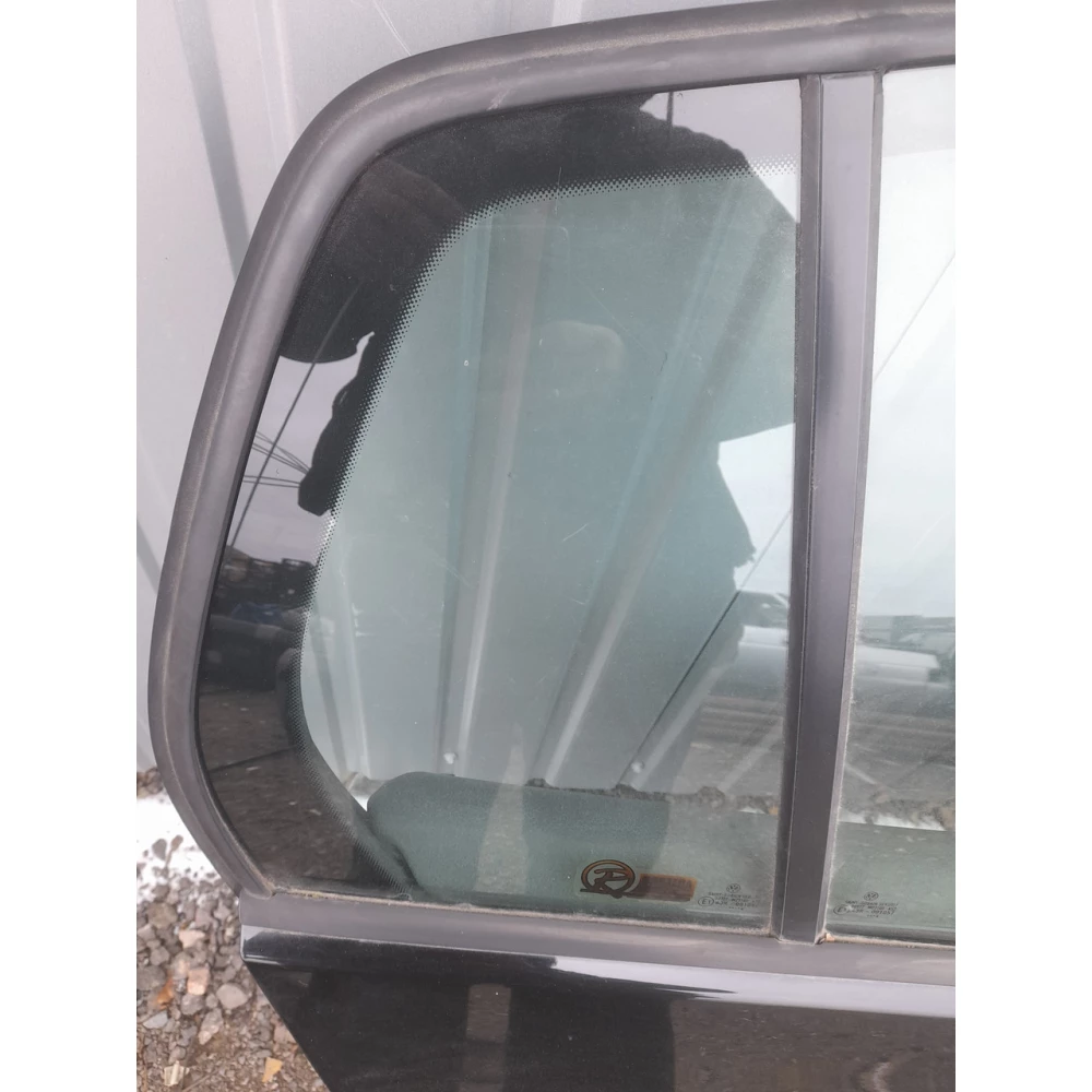 43R001057 заднее правое скло двери Vw Golf 5