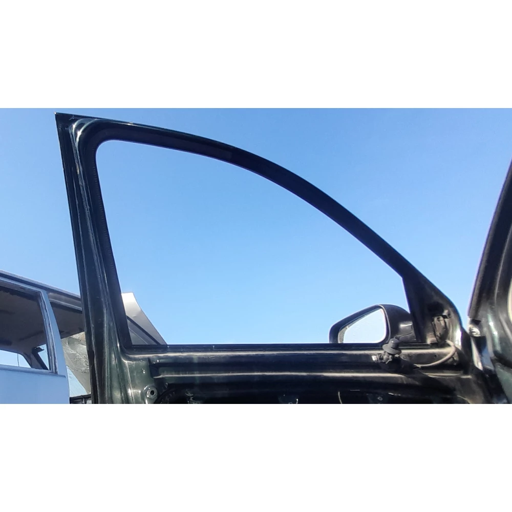 Передняя левая дверь  Skoda Fabia