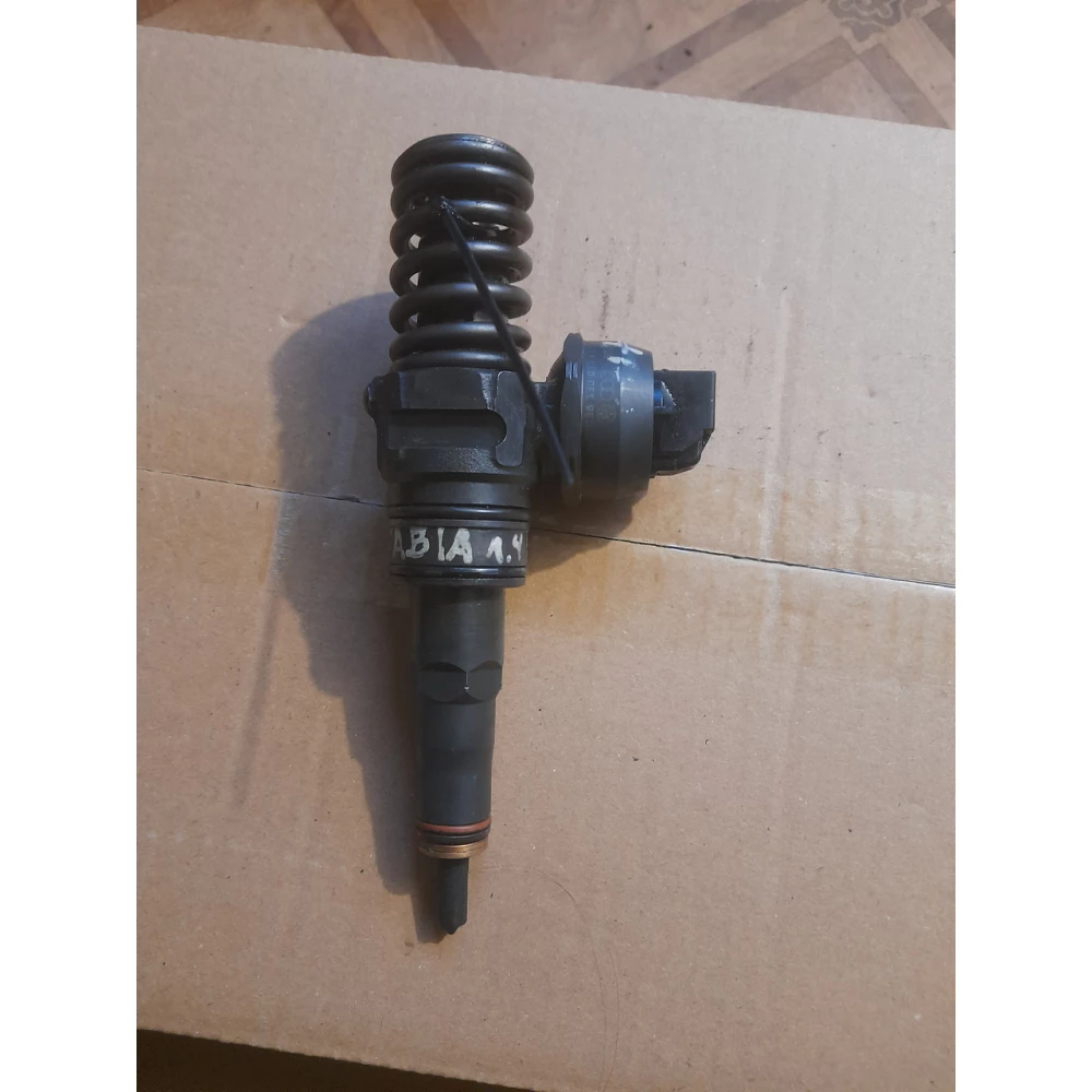 038130073ag 02352 0414720215 насос форсунка  Skoda Fabia 1.4