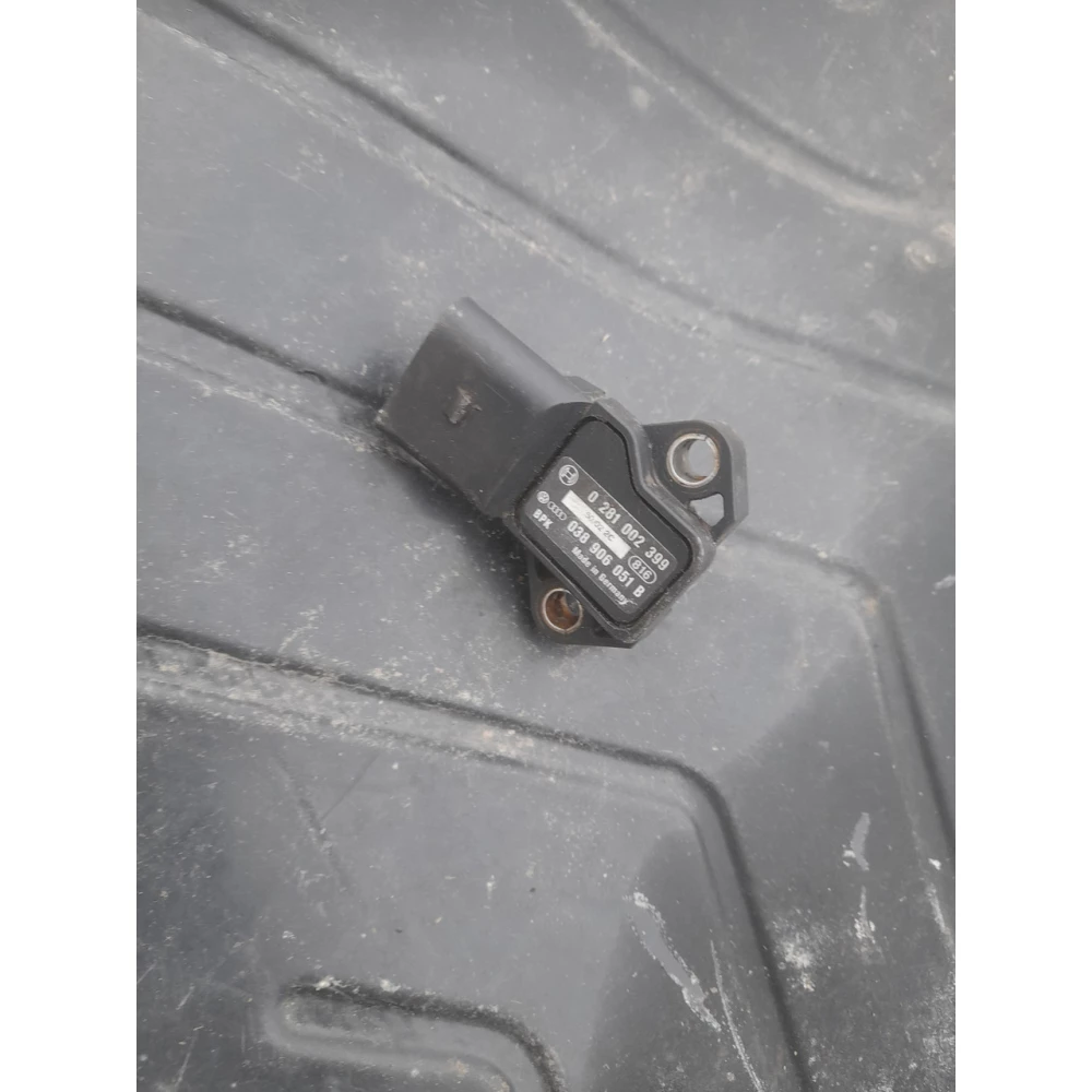 038906051B Датчик тиску в впускном колекторі VW PASSAT. AUDI. .