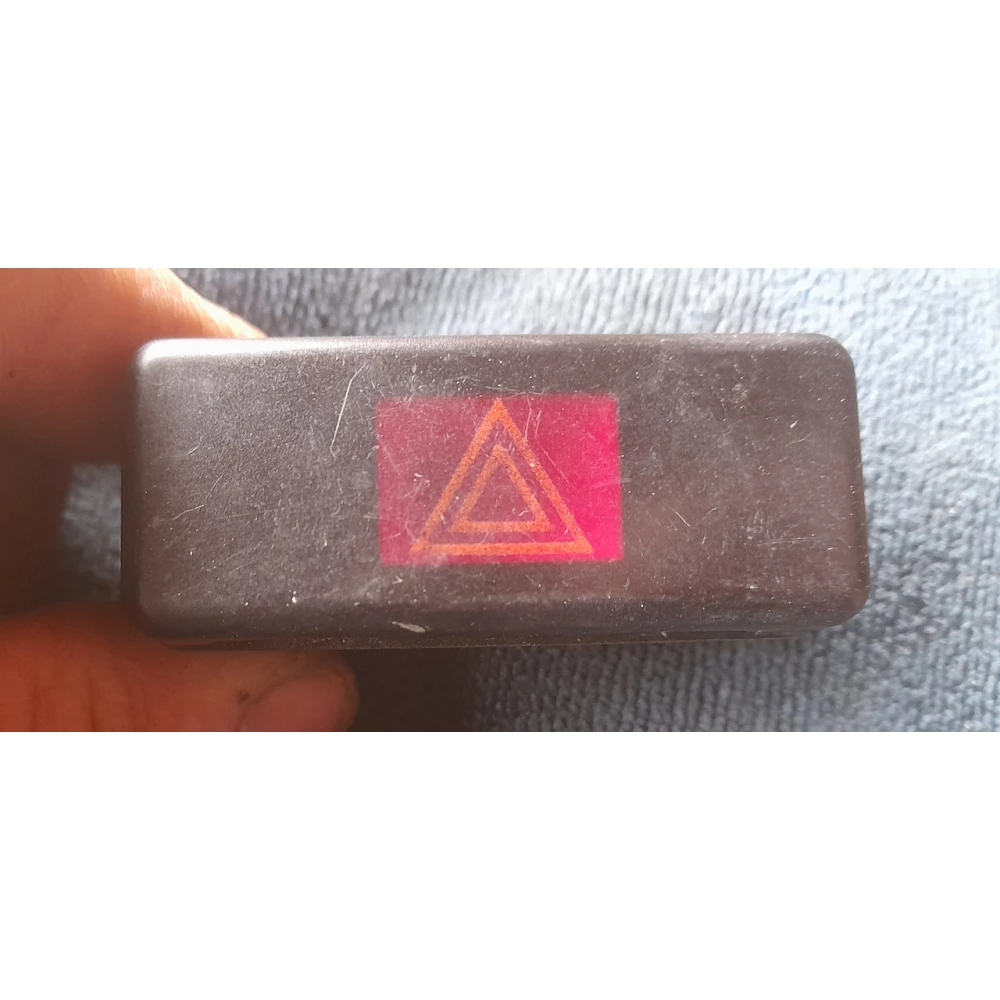 8350947 qc94dot  кнопка аварийки Bmw e39