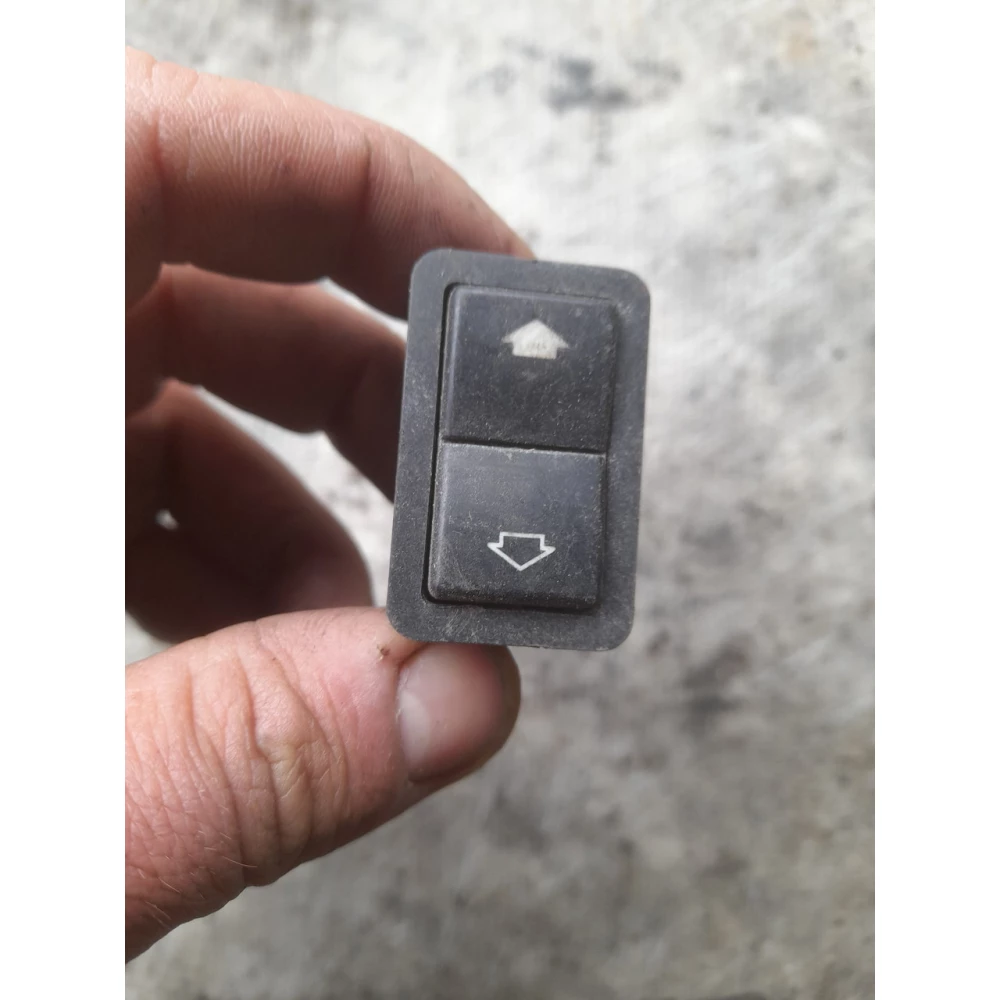 8368974 кнопка стеклоподёмника Bmw E38
