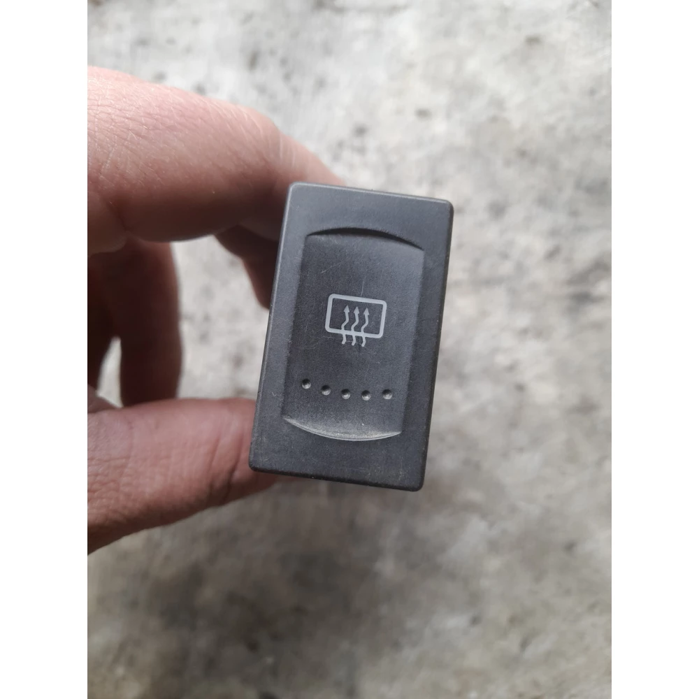 3B0 959 621 С кнопка обогрева заднего скла Vw Passat B5