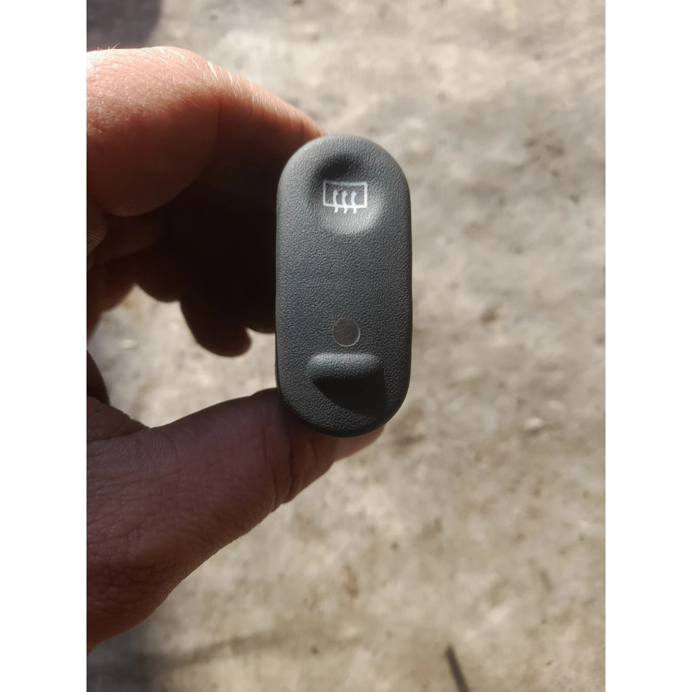 093829B Кнопка підгріву заднього скла( 4 контакта) Renault Kangoo 1997-2008