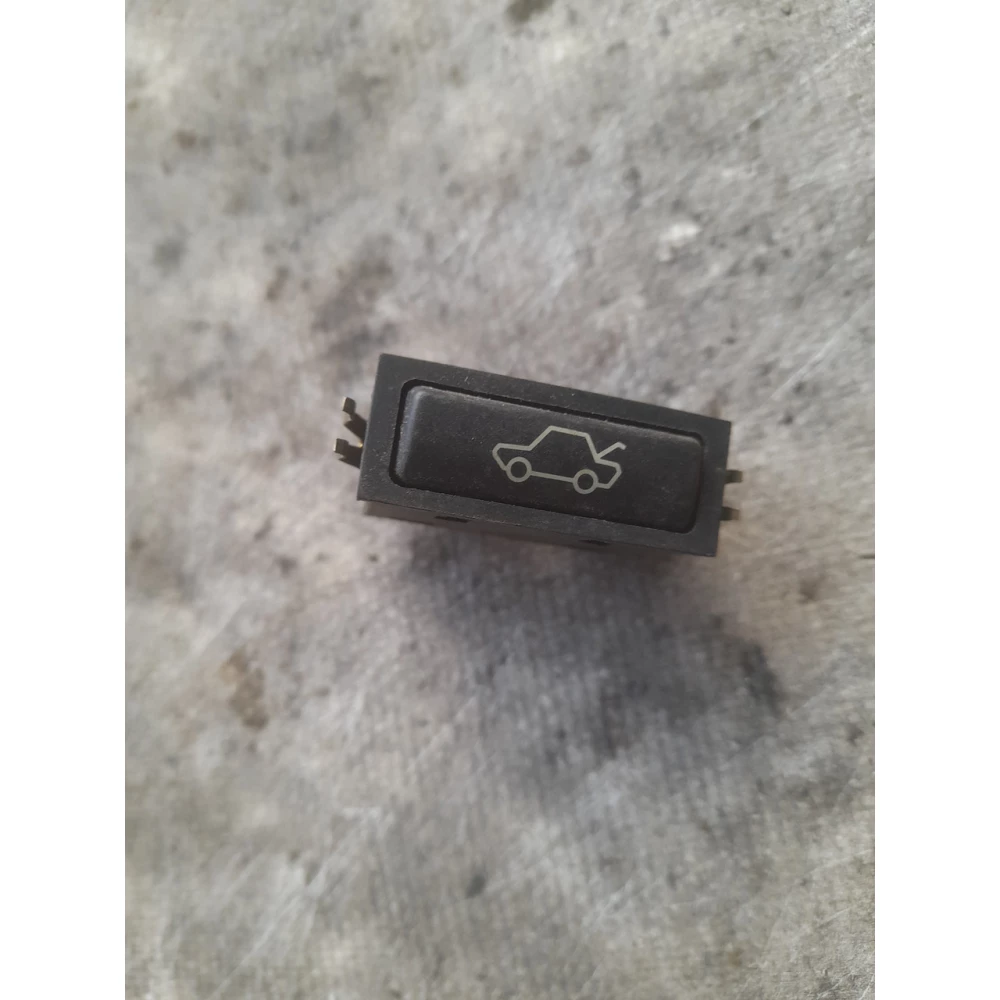 61318365579 кнопка открывания  багажника BMW E39