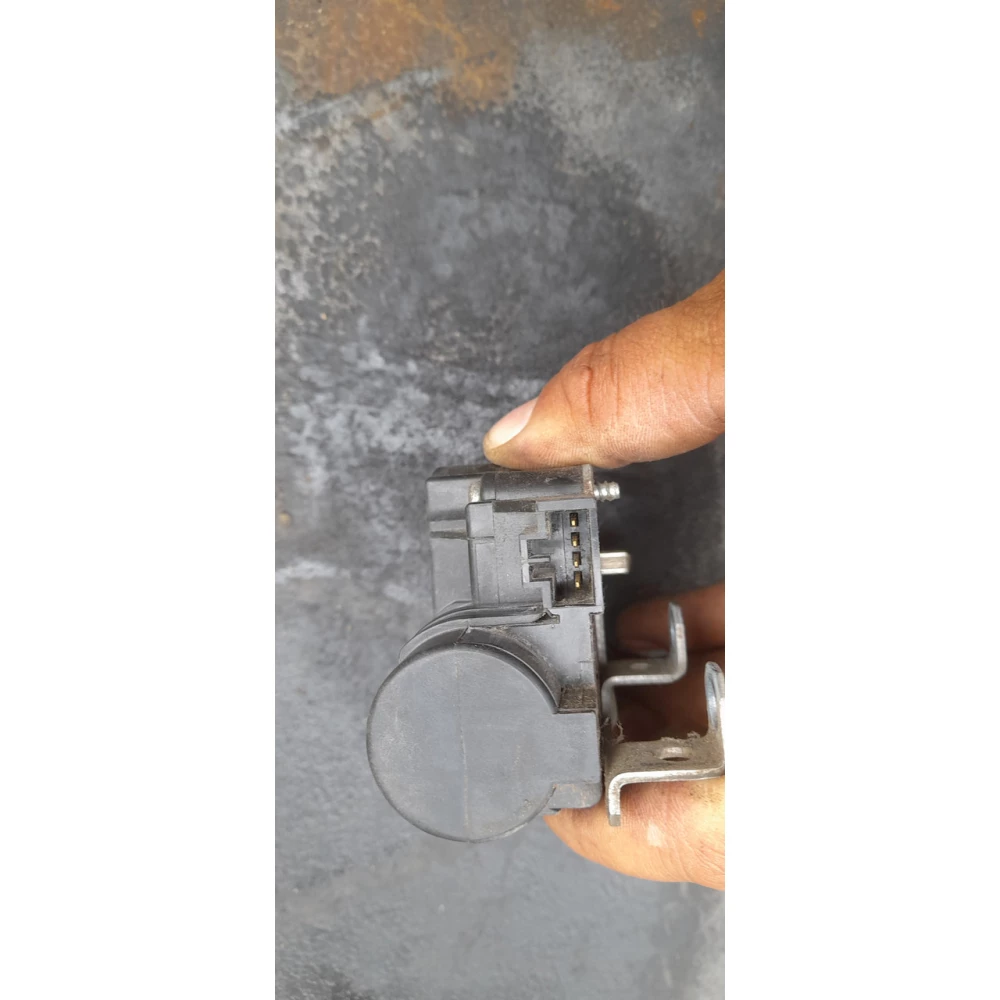 Привод заслонки печки Nissan Primera