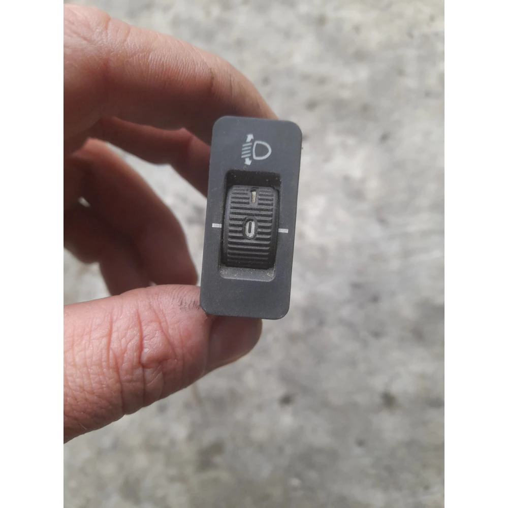 61318360460 кнопка регулировки наклона фар Bmw E39