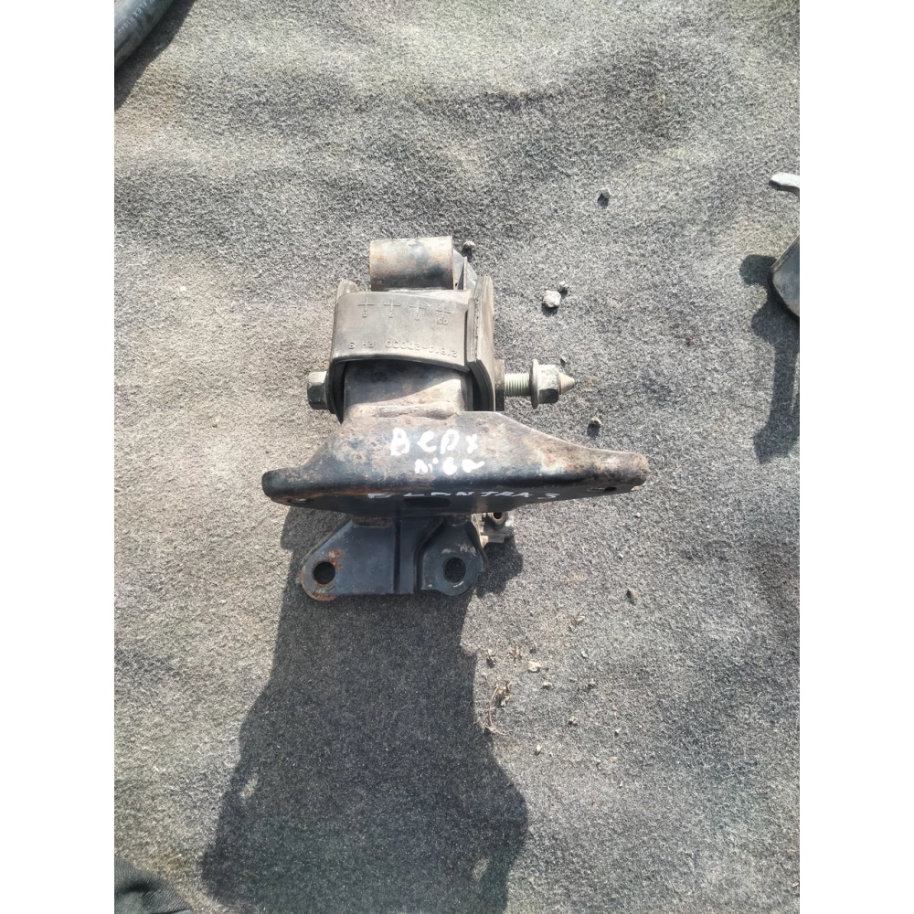 Подушка двигателя левая Hyundai Elantra 3