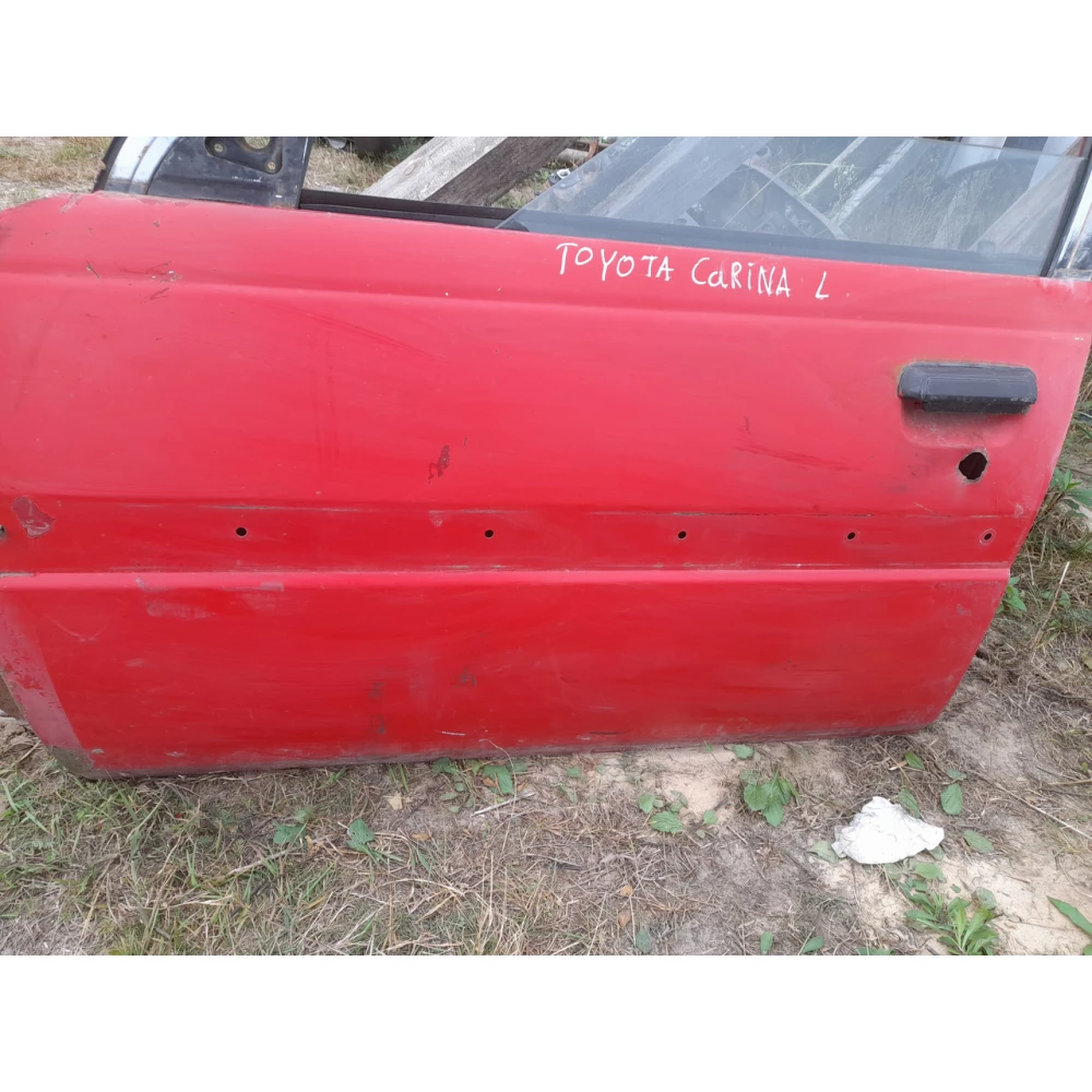 Передняя левая дверь Toyota Carina