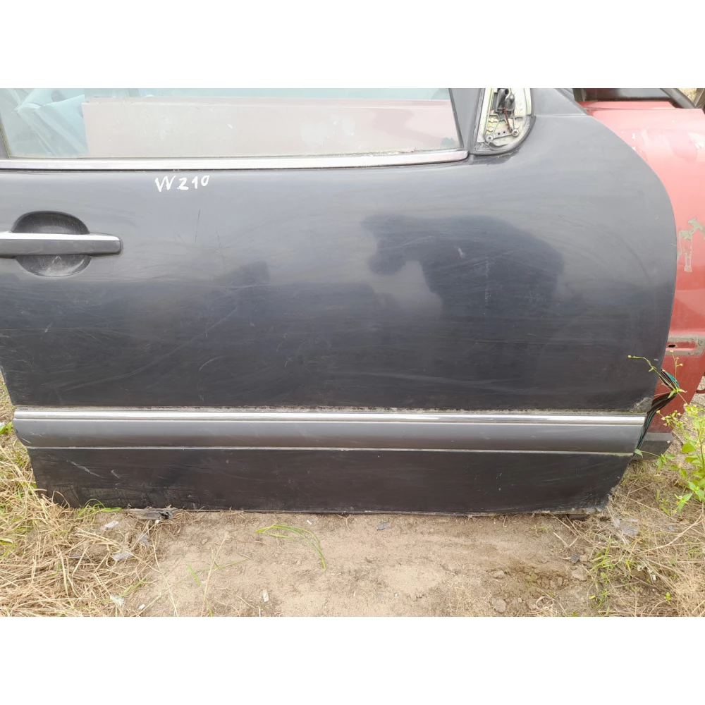Передняя правая дверь  Mercedes  Benz w210