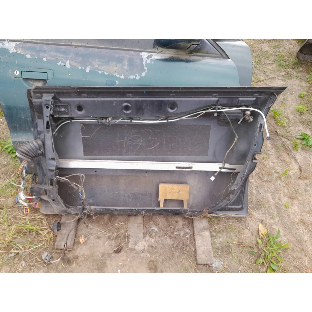 Передняя правая дверь Ауди а4б5