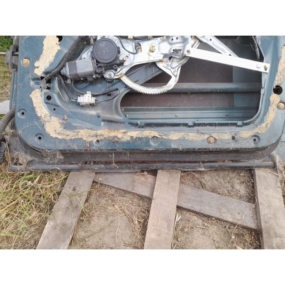 Передняя правая дверь BMW E34