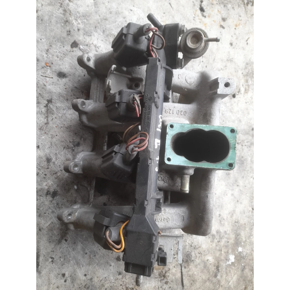 030133321e топливная рампа Vw Golf 2  1.3