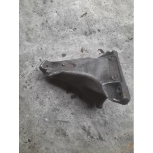 Изображение товара -  8d0199308l правый  кронштейн крепления двигателя Vw Passat B5