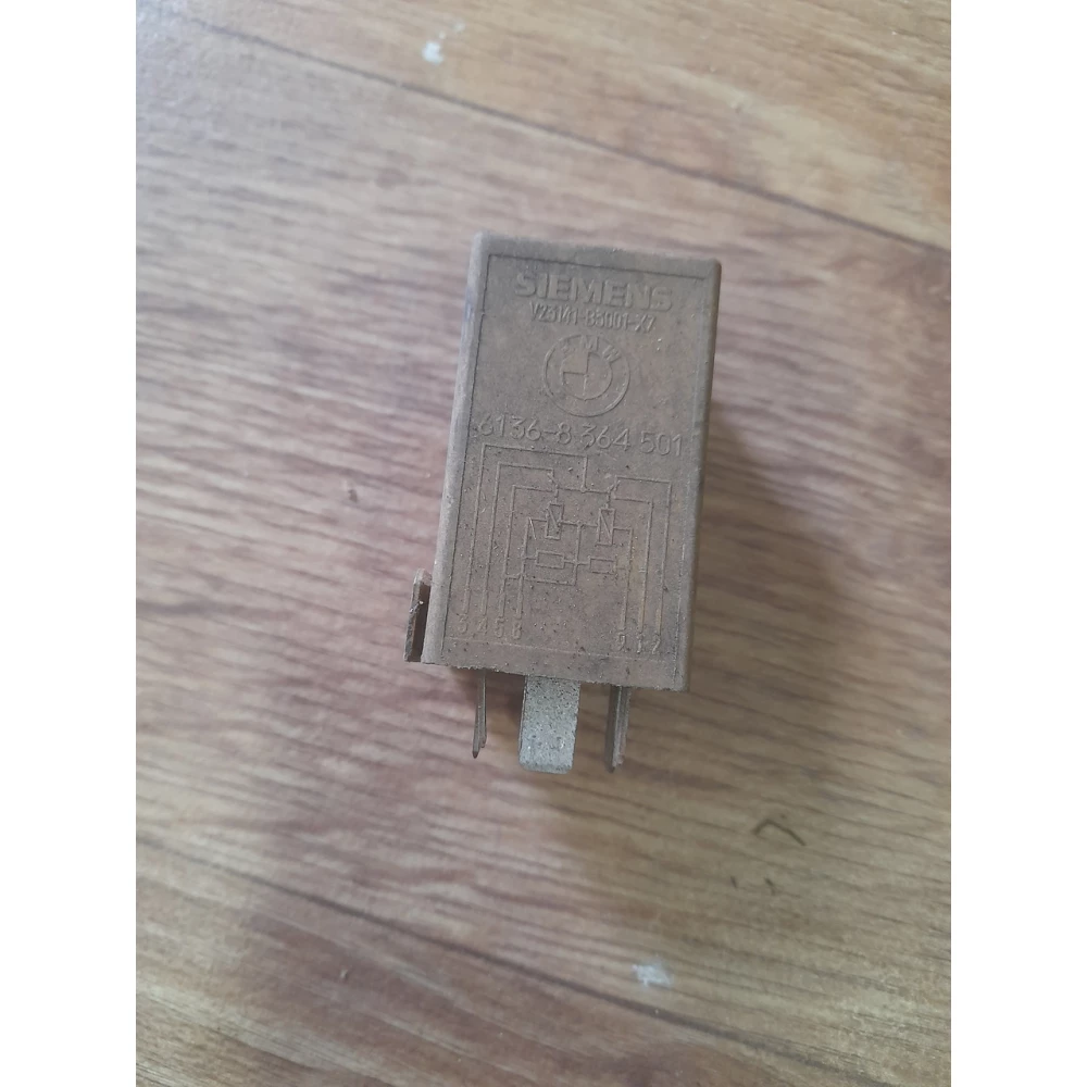 61368364501 реле управления  дворниками Bmw E38