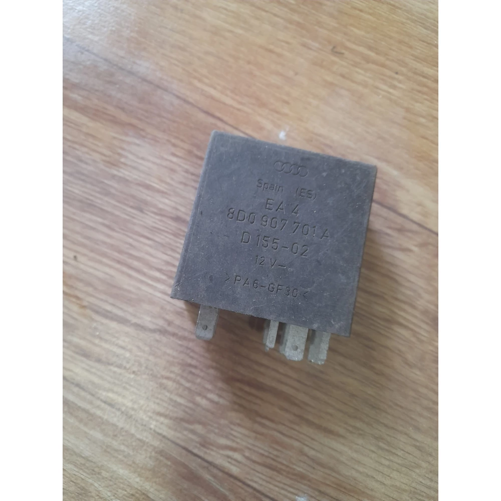 8d0907701a реле противотуманих фар Ауди А4В5