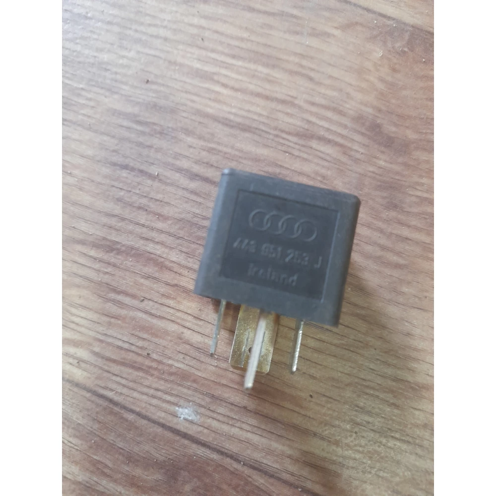 443951253j реле вентилятора охлаждения Vw Passat B3