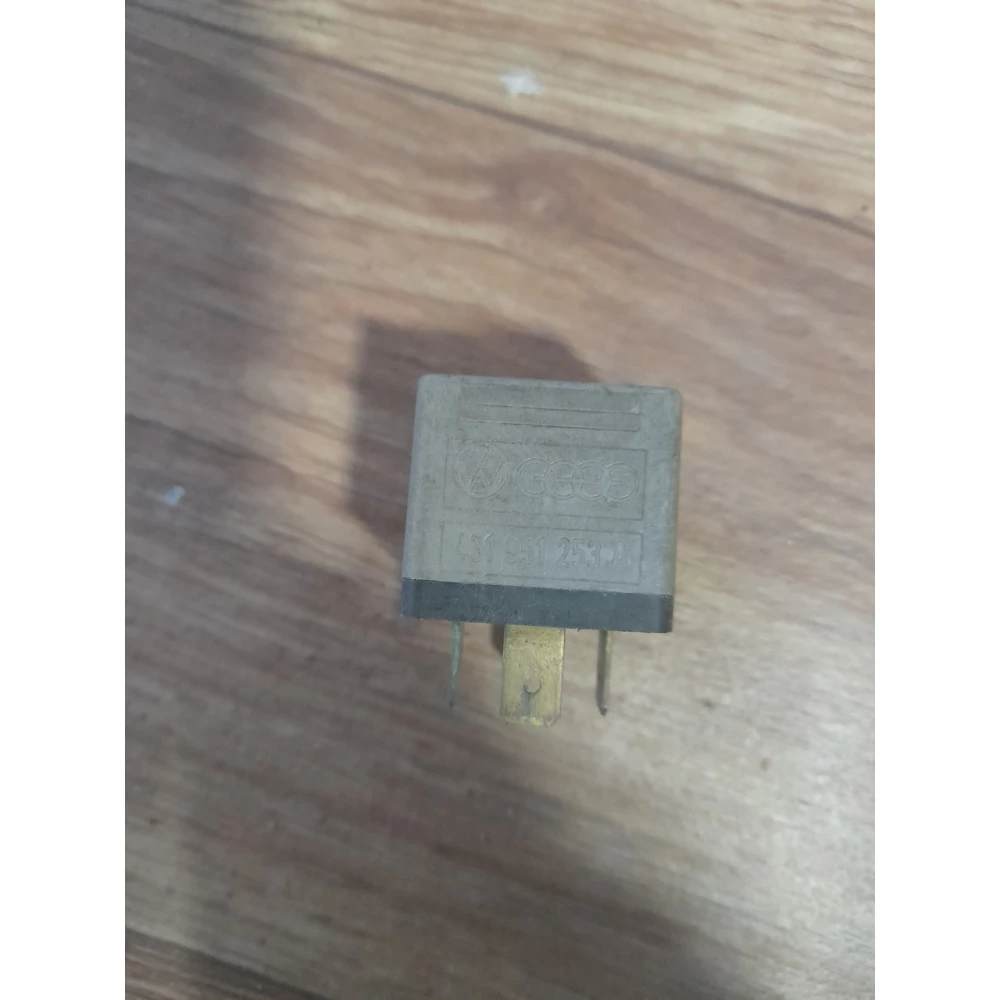 0332014152 реле Audi