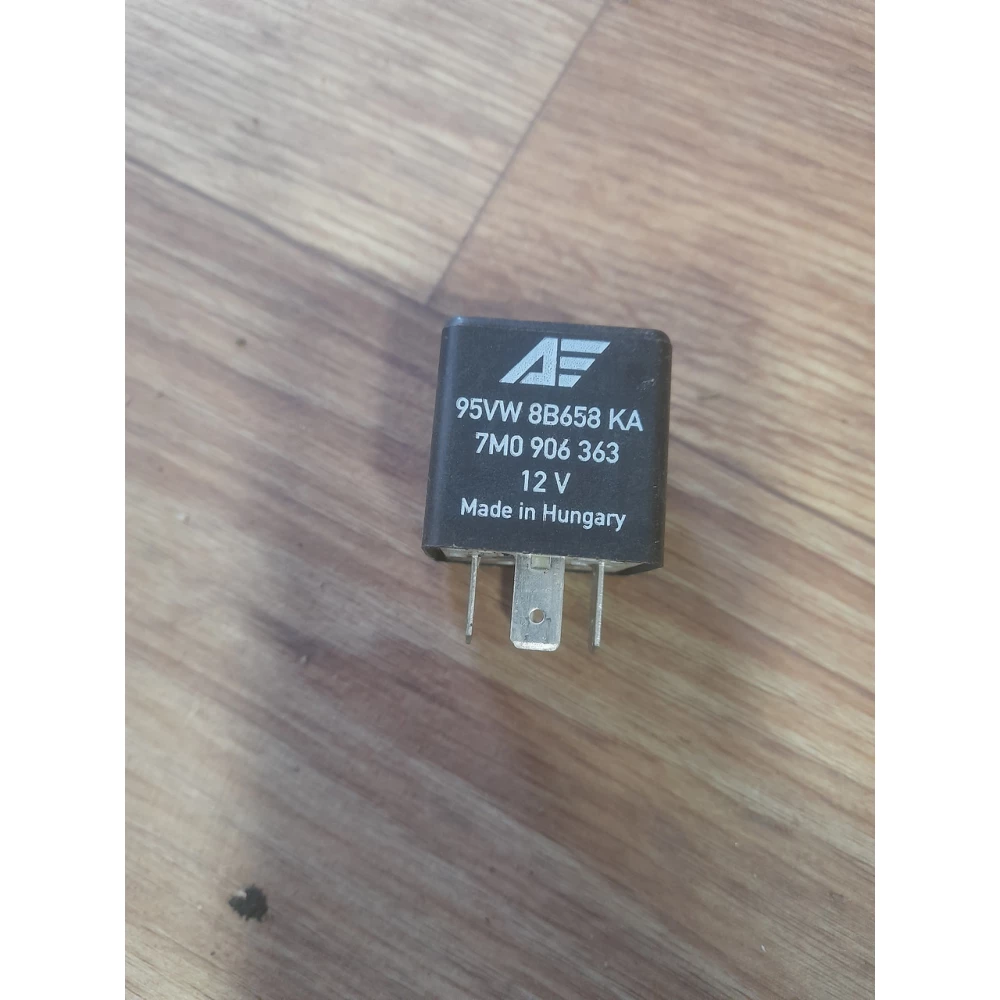 95vw8b658ka реле педали тормоза Vw Sharan