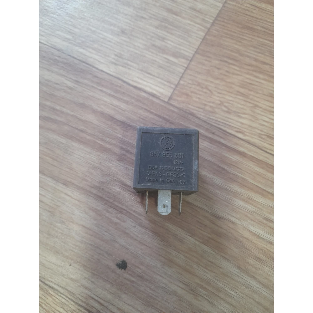 357955531 реле дворников Volkswagen