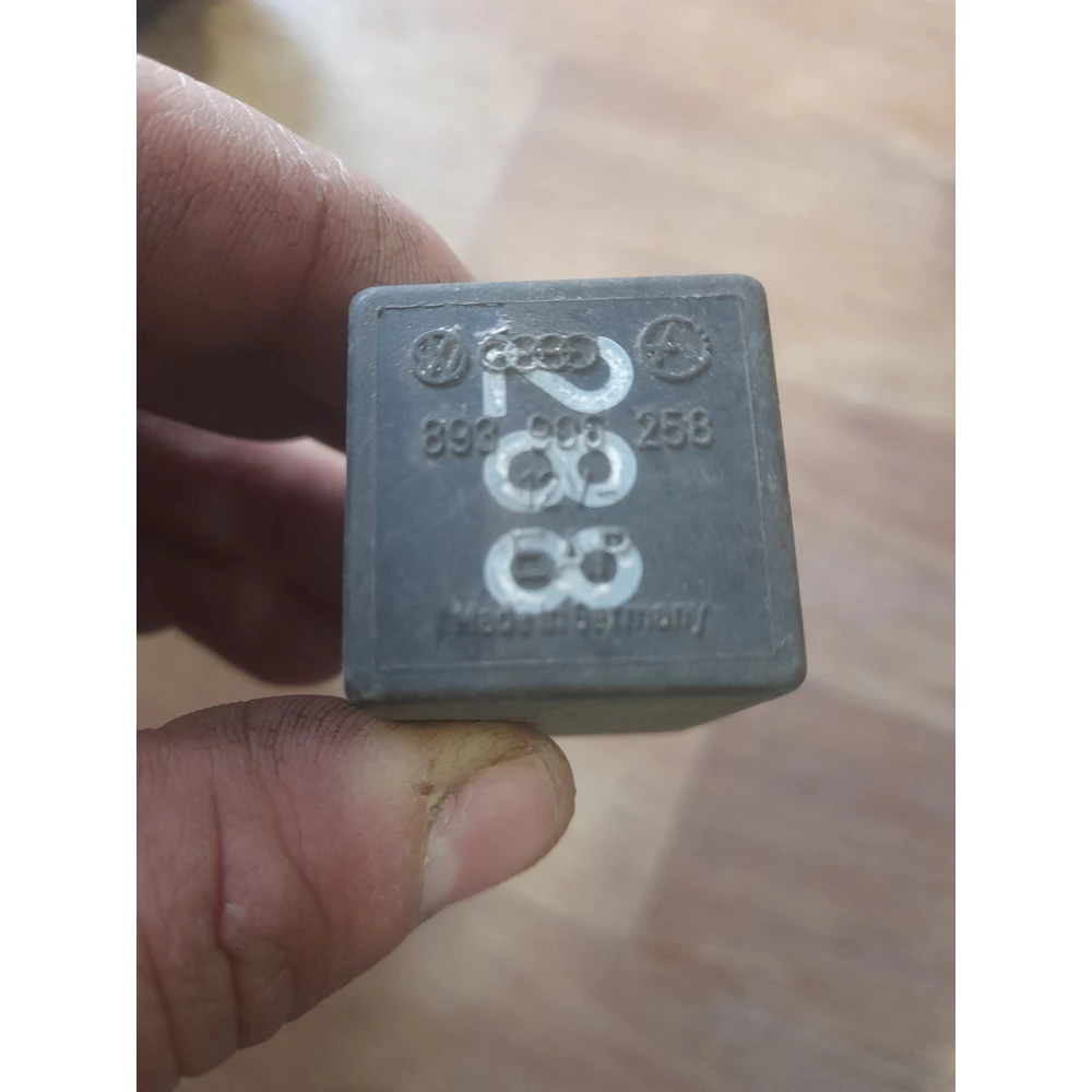 893906258 реле Volkswagen