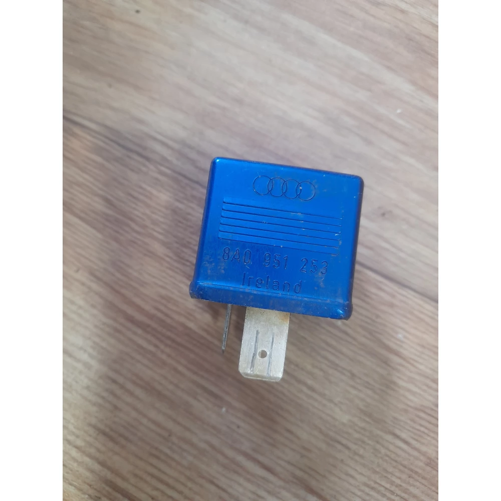 8a0951253  реле свечей накала Audi
