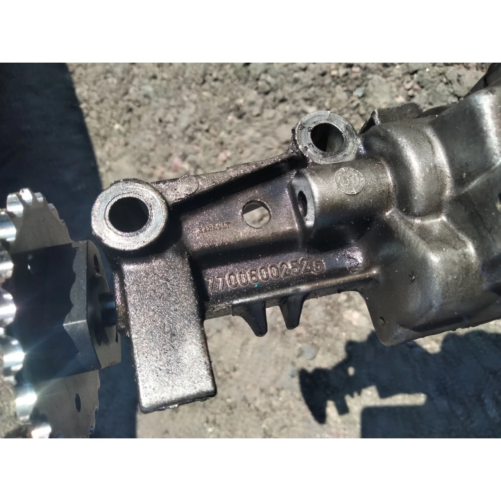 Масляный насос 1.9D Renault Kangoo Megane Laguna Trafic 7700600252