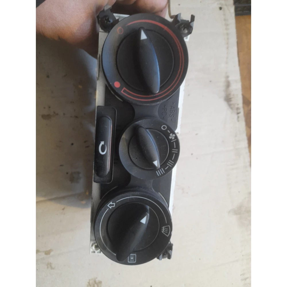 8l0819045a блок управления  печкой Ауди